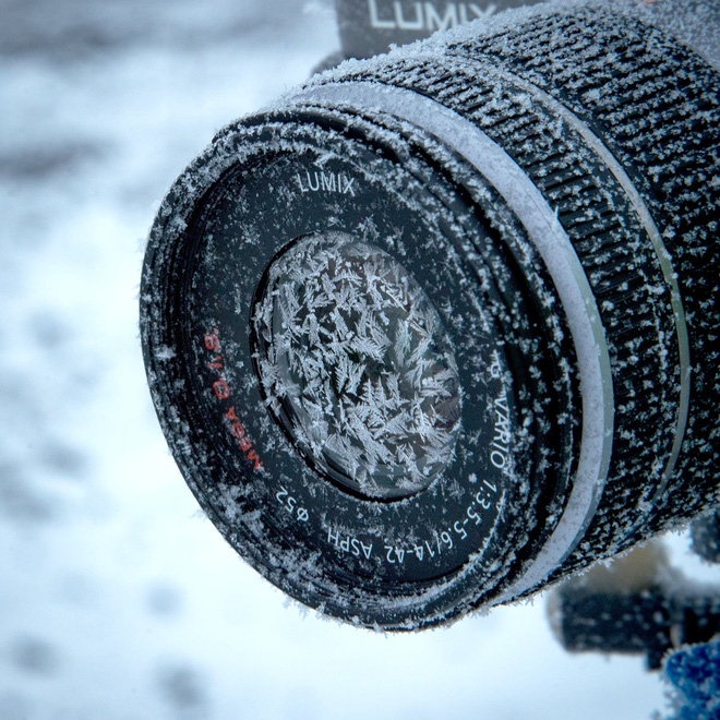 Nhiếp ảnh gia chia sẻ cách dùng camera ở nơi lạnh nhất hành tinh, làm sao để chụp hình khi mọi thứ đều đóng băng? - Ảnh 1.